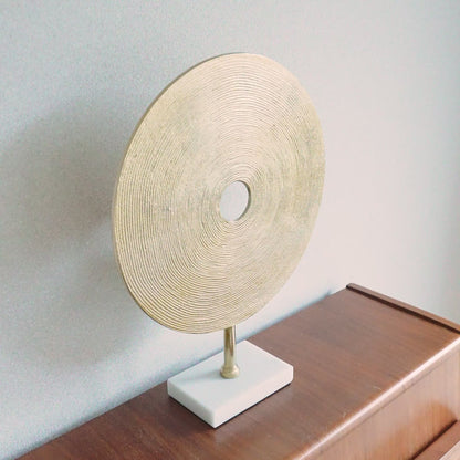 Ornament op voet goud